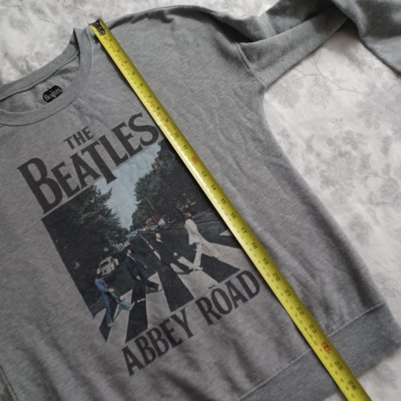 Beatles Abby Road Distressed Style Sweatshirt Medium Gray -Graphic Print - Picture 8 of 13